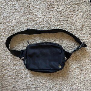 Lululemon Everywhere Belt Bag
